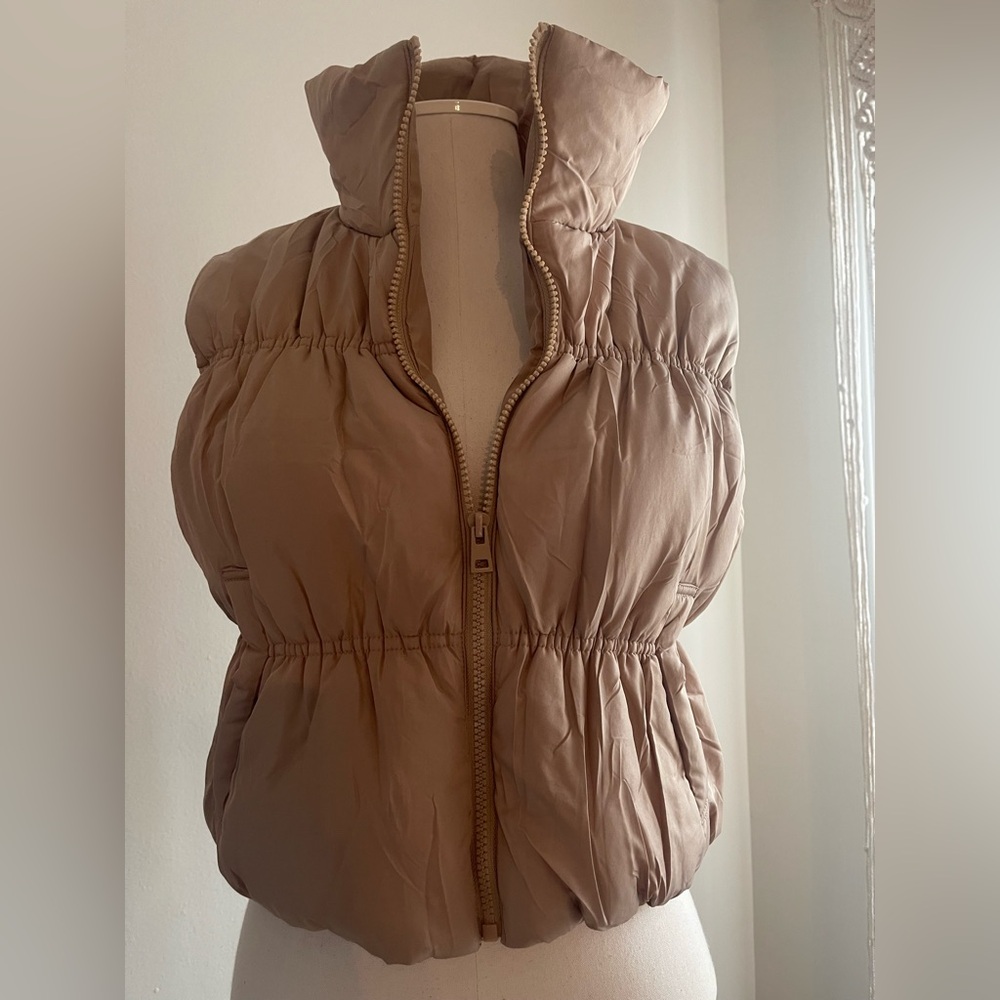 *NEW* Women’s Cropped Puffer Vest in Taupe | Size M